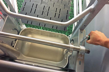 Tilting trough for INN-O-CRATE Tilting trough for INN-O-CRATE