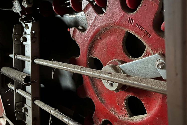 Drive unit in red