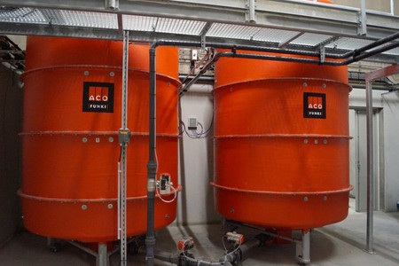 Liquid Feeding tanks