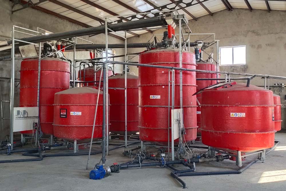 Mixing tanks
